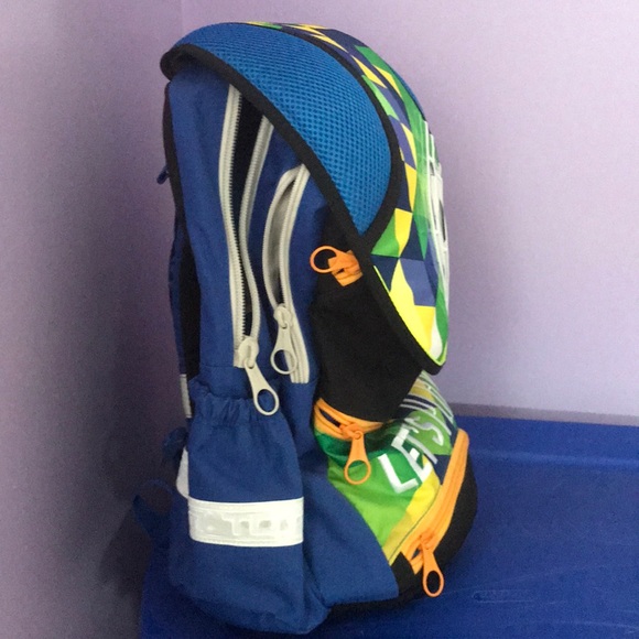 Awesome backpack with cool features - Picture 4 of 16